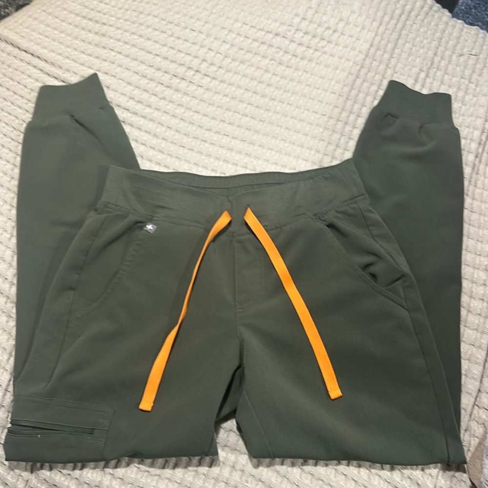 Lightly worn like new fig scrub bottoms